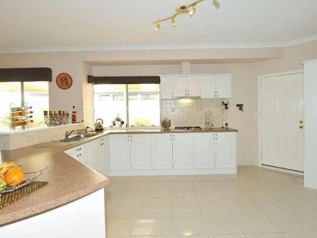 Room for rent in Cockburn, Western Australia