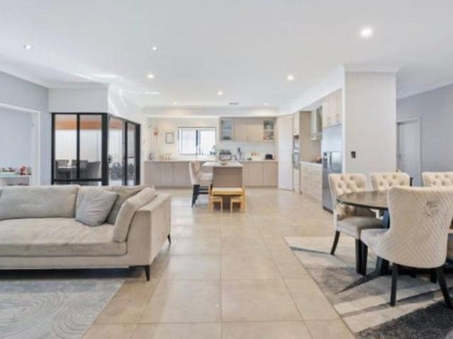 Room for rent in Cockburn, Western Australia