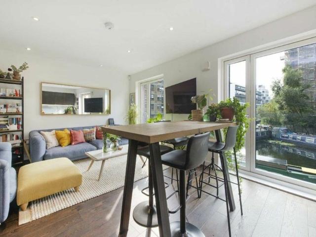 House for rent in Islington, Cat Hill