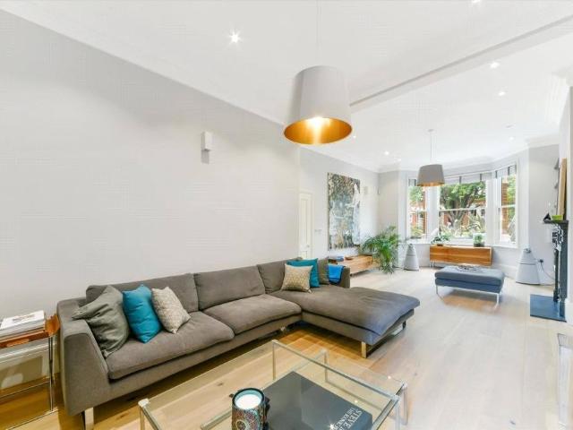 House for rent in London Borough of Ealing, Greater London
