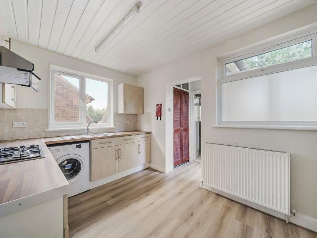 Apartment for rent in Brunswick Park, Greater London