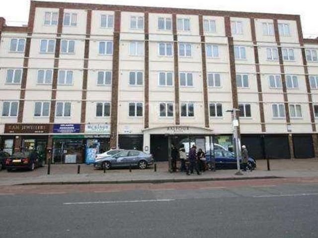 Apartment for rent in Seven Kings, Greater London