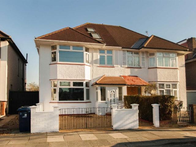 House for rent in London Borough of Ealing, Park Royal