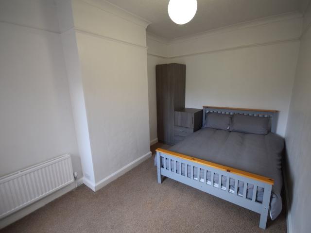 Room for rent in Raffles