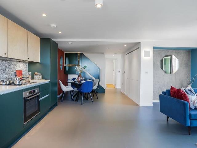 Apartment for rent in Brownfields, Greater London