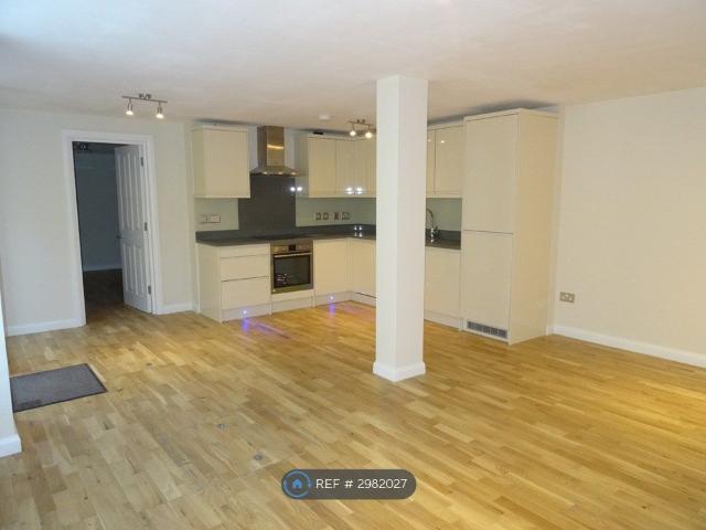 Apartment for rent in Furzedown, Greater London