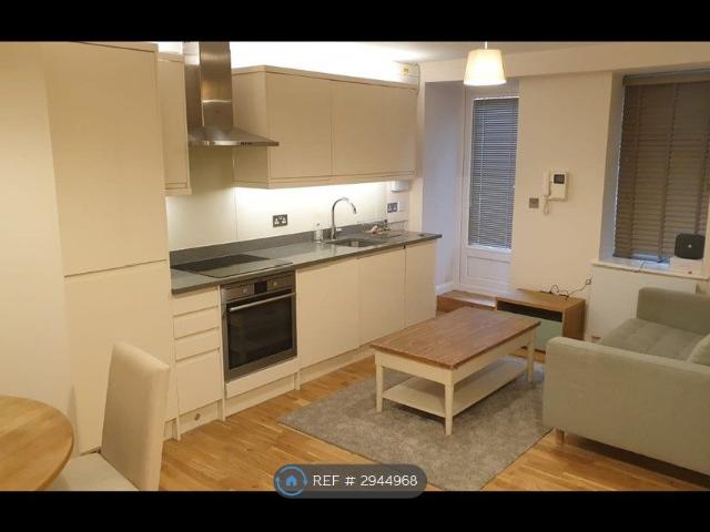 Studio for rent in Furzedown, Greater London