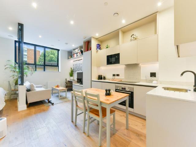 Studio for rent in London Borough of Wandsworth, Greater London