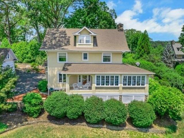 House for sale in Mountain Lakes