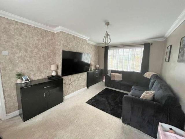 Townhouse for rent in Queen's Park, Guide