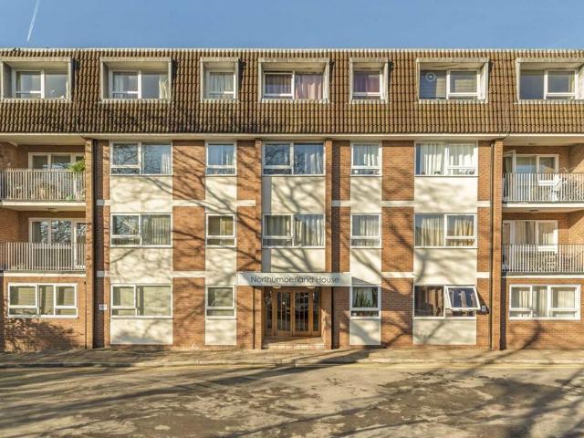 Apartment for rent in Fallow Corner, Greater London