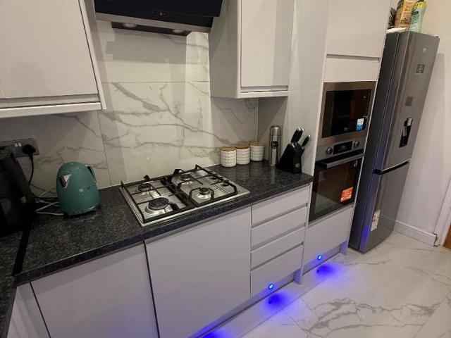 Apartment for rent in Fallow Corner, Greater London