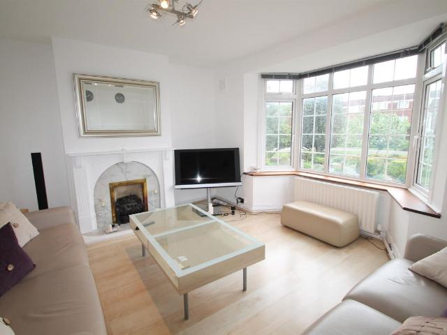 Apartment for rent in Fallow Corner, Greater London