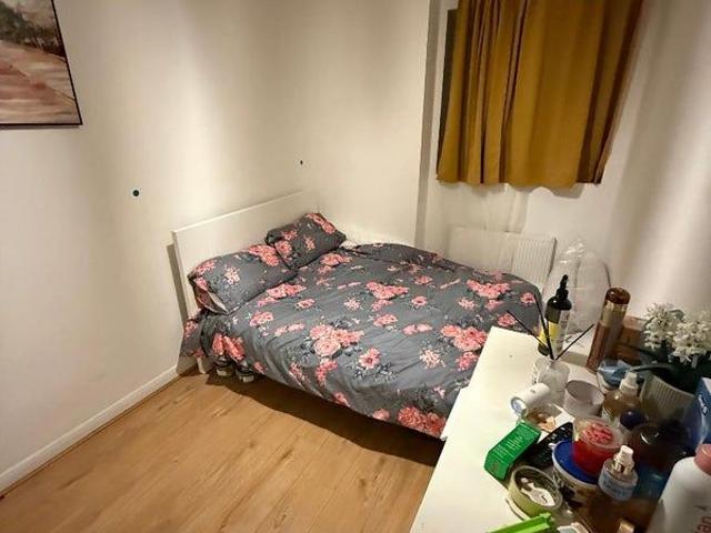 Room for rent in Fallow Corner, Greater London