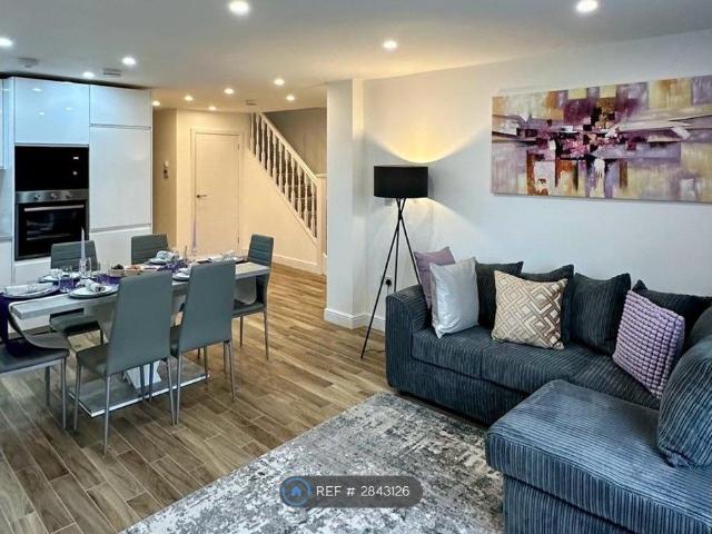 House for rent in London Borough of Croydon, Selsdon