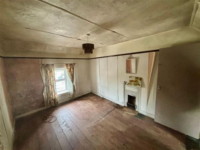 Terraced House for sale in Ballynacarrow