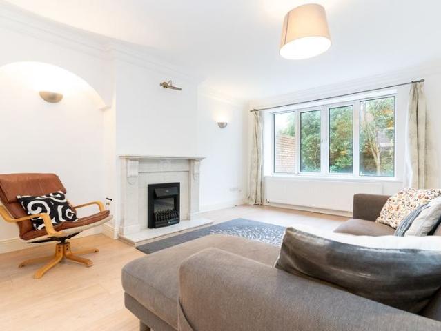 Apartment to rent in Bluebell, North Tipperary