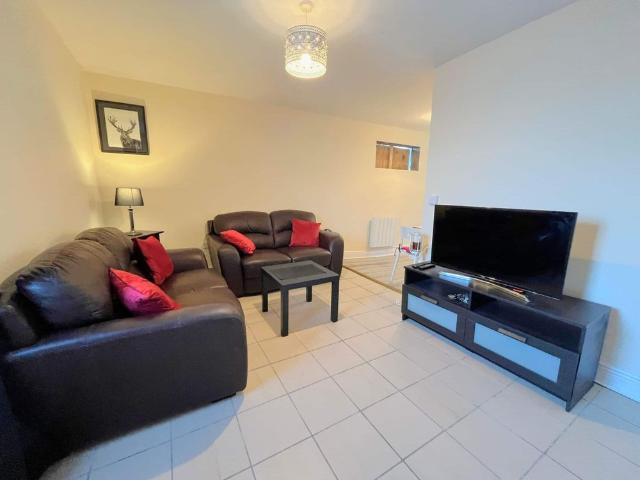 Apartment to rent in Lucan-Heights DED 1986, Lucan
