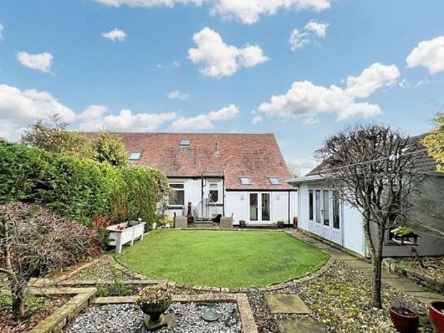 House for sale in Huddersfield, West Yorkshire