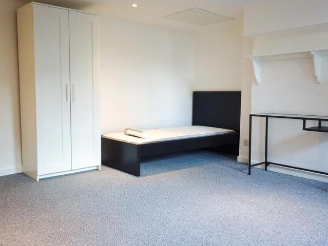 House for rent in Woolshops, Halifax