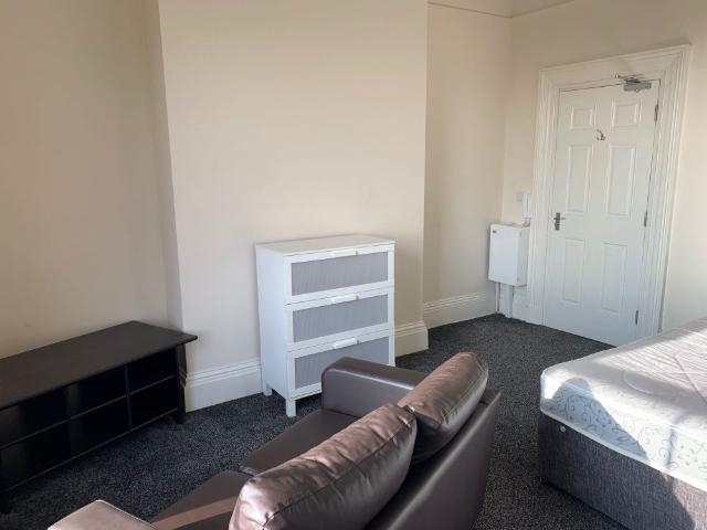 Studio for rent in Woolshops, Halifax
