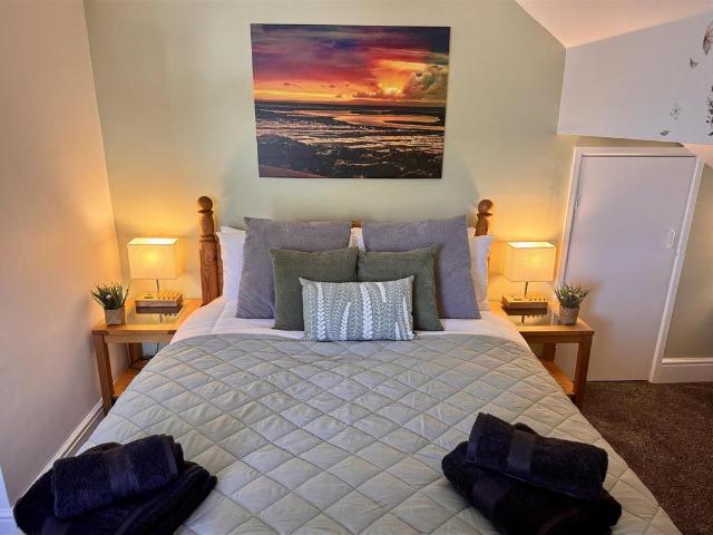 Apartment for rent in West End, Bare