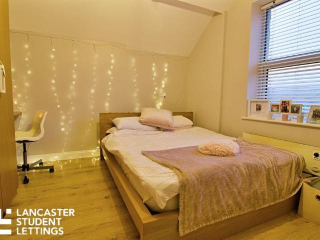 Room for rent in Moorlands, Bare