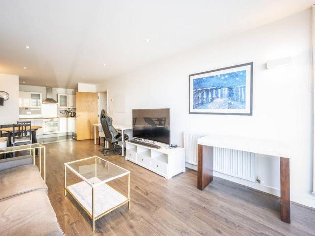 Apartment for rent in Custom House, Greater London