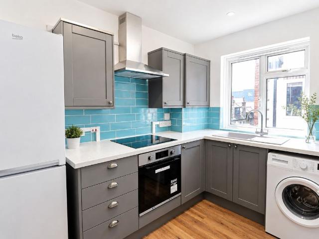Apartment for rent in London Borough of Merton, Collier's Wood