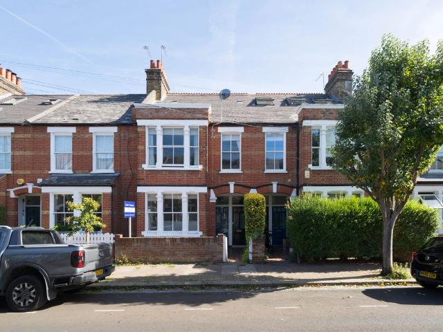 Apartment for rent in Southfields, Greater London