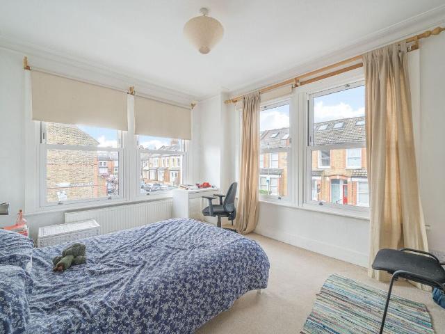 Apartment for rent in Southfields, Greater London