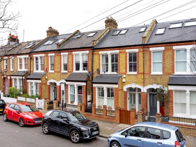 Apartment for rent in Southfields, Greater London
