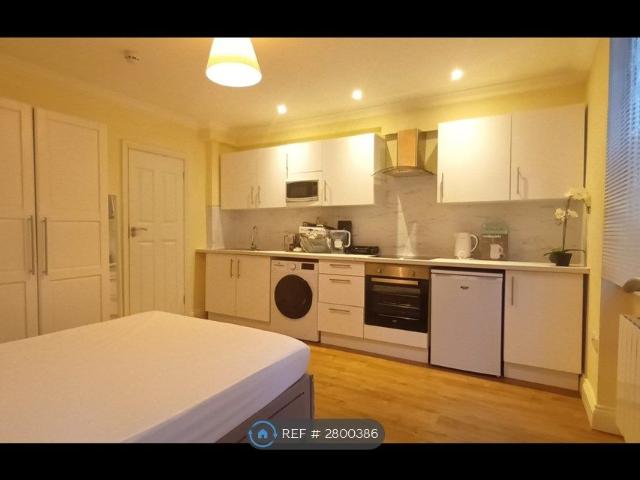 Studio for rent in Shepherd's Bush, Greater London
