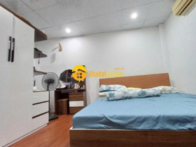 Nhà mặt phố bán