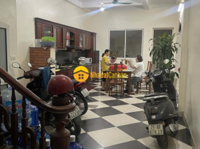 Nhà mặt phố bán