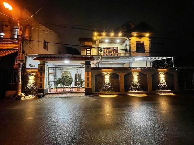 Nhà mặt phố bán