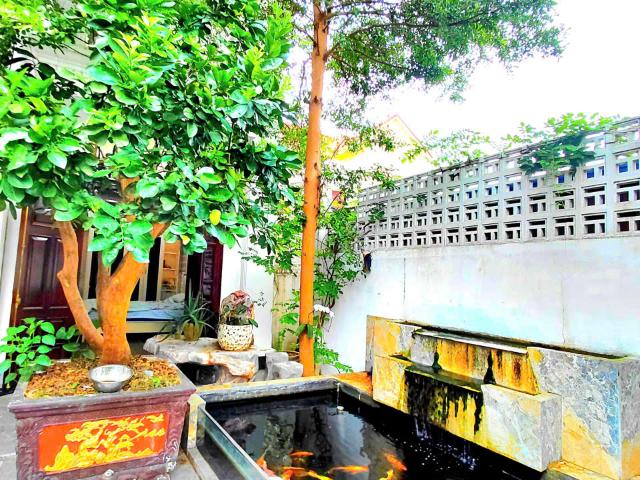 Nhà mặt phố bán