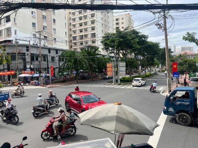 Nhà mặt phố bán
