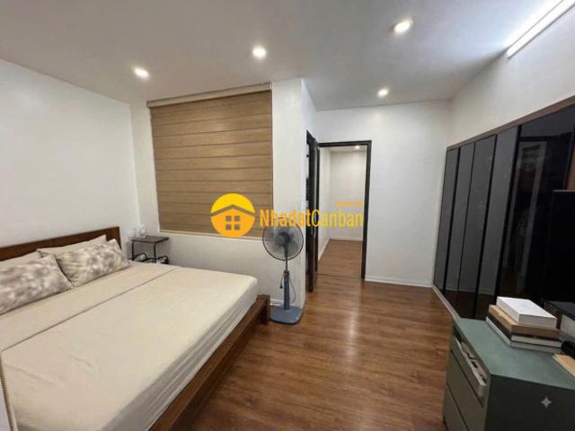 Nhà mặt phố bán