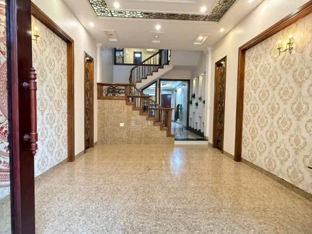 Nhà mặt phố bán