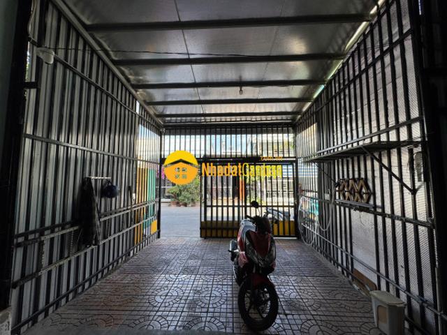 Nhà mặt phố bán
