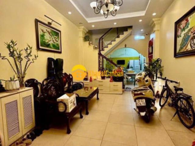 Nhà mặt phố bán