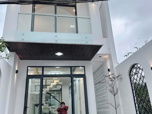 Nhà mặt phố bán