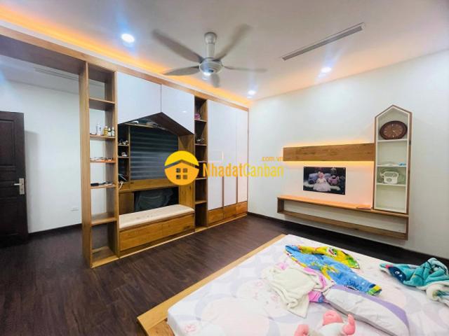 Nhà mặt phố bán