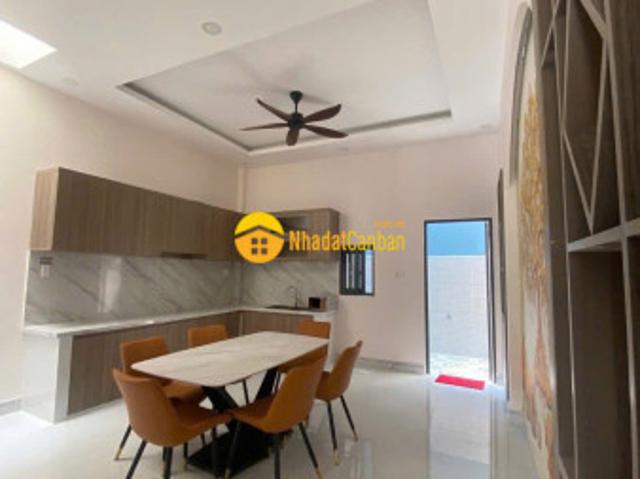 Nhà mặt phố bán