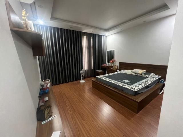 Nhà mặt phố bán