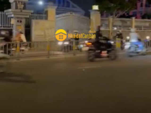 Nhà mặt phố bán
