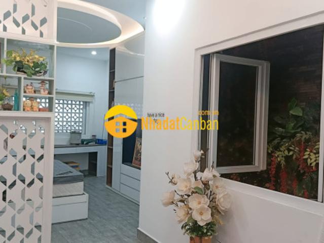 Nhà mặt phố bán