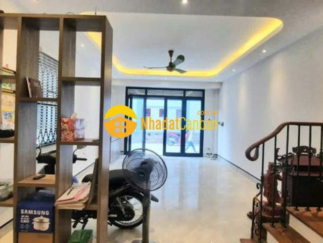 Nhà mặt phố bán