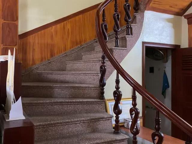 Nhà mặt phố bán